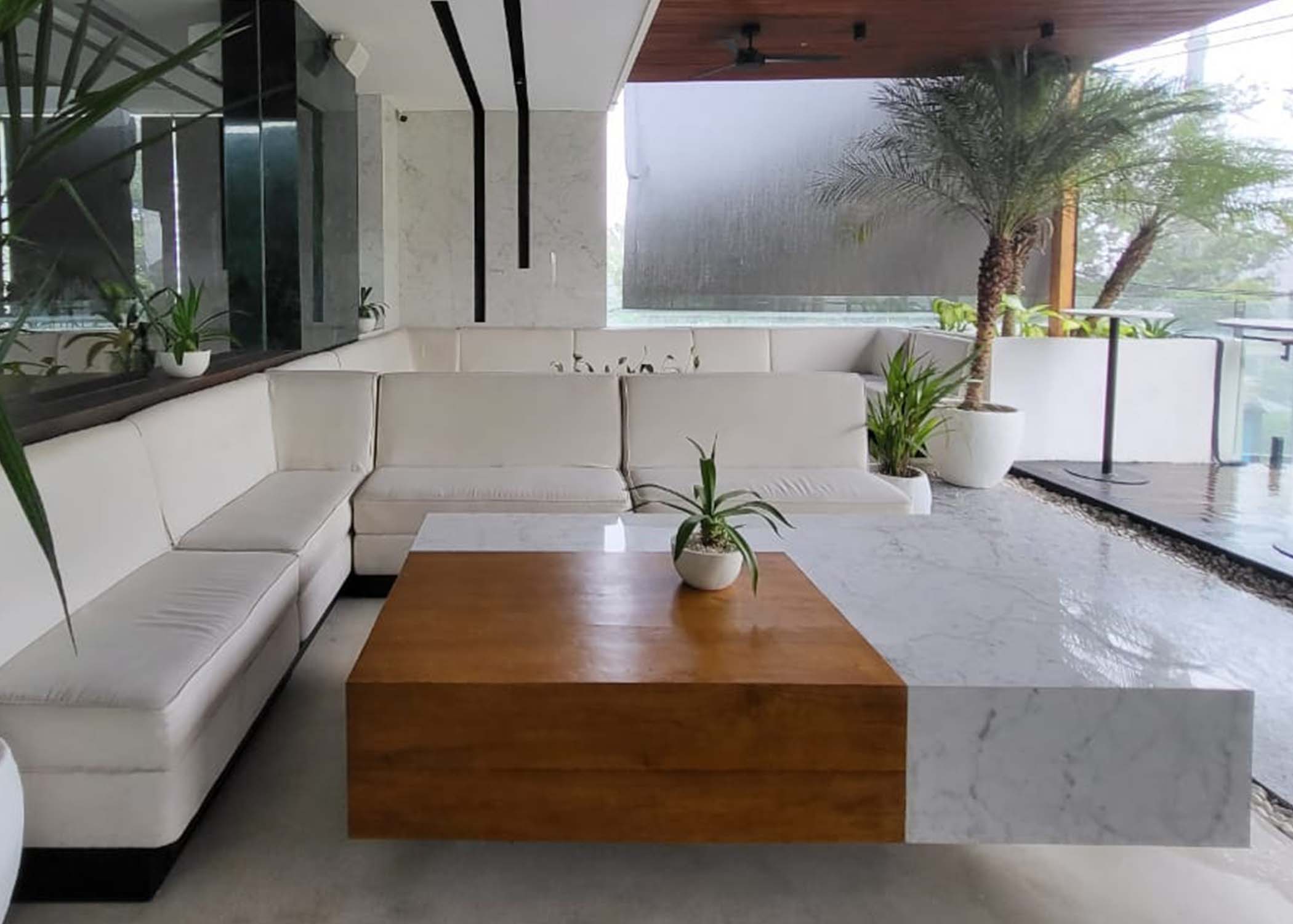 statuarietto bianco quadra dekorasi minimalis